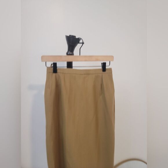 CHANEL Boutique wool skirt size FR 44 (US 8)Waist side to side:15”Length: 22” - Picture 2 of 11